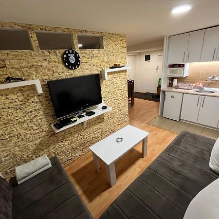 Carapan Apartamento Kruševac Exterior foto