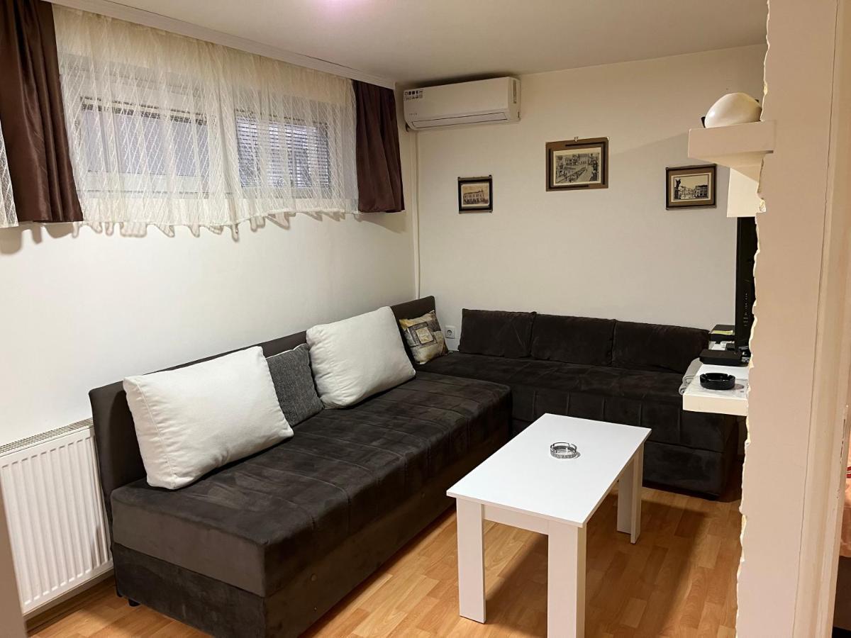 Carapan Apartamento Kruševac Exterior foto