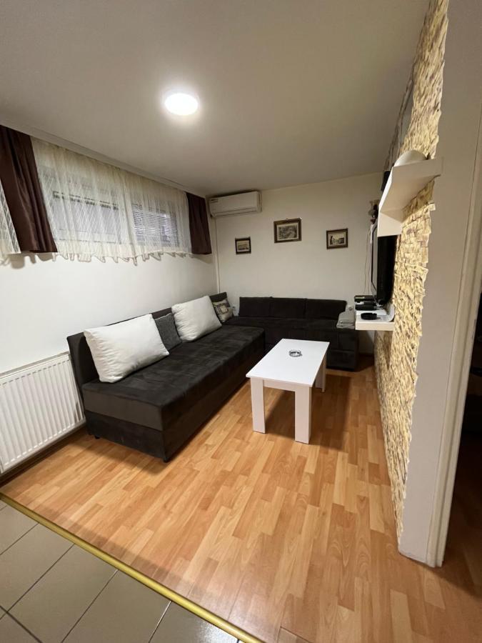 Carapan Apartamento Kruševac Exterior foto
