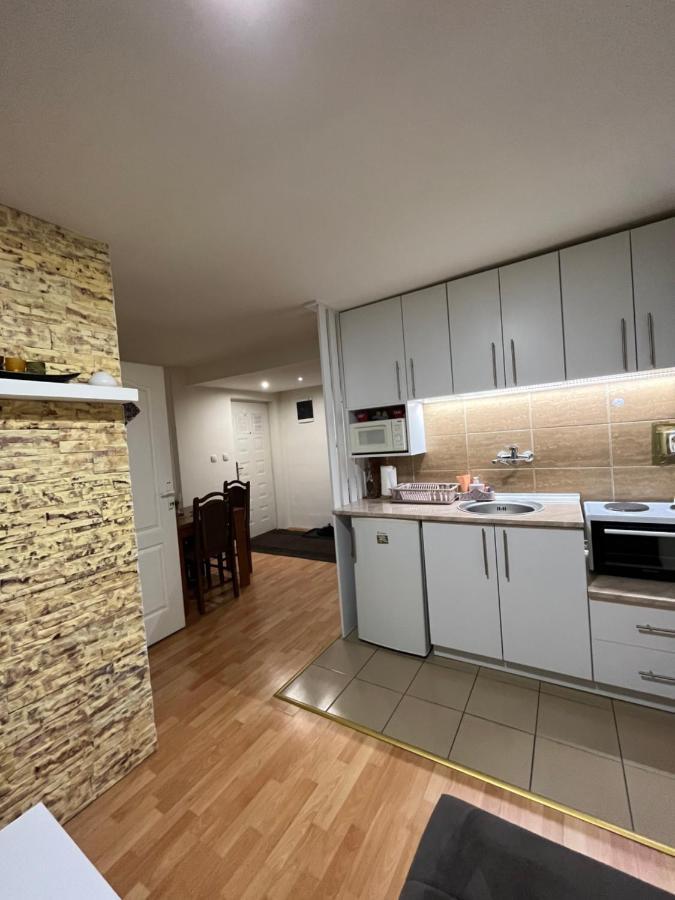 Carapan Apartamento Kruševac Exterior foto